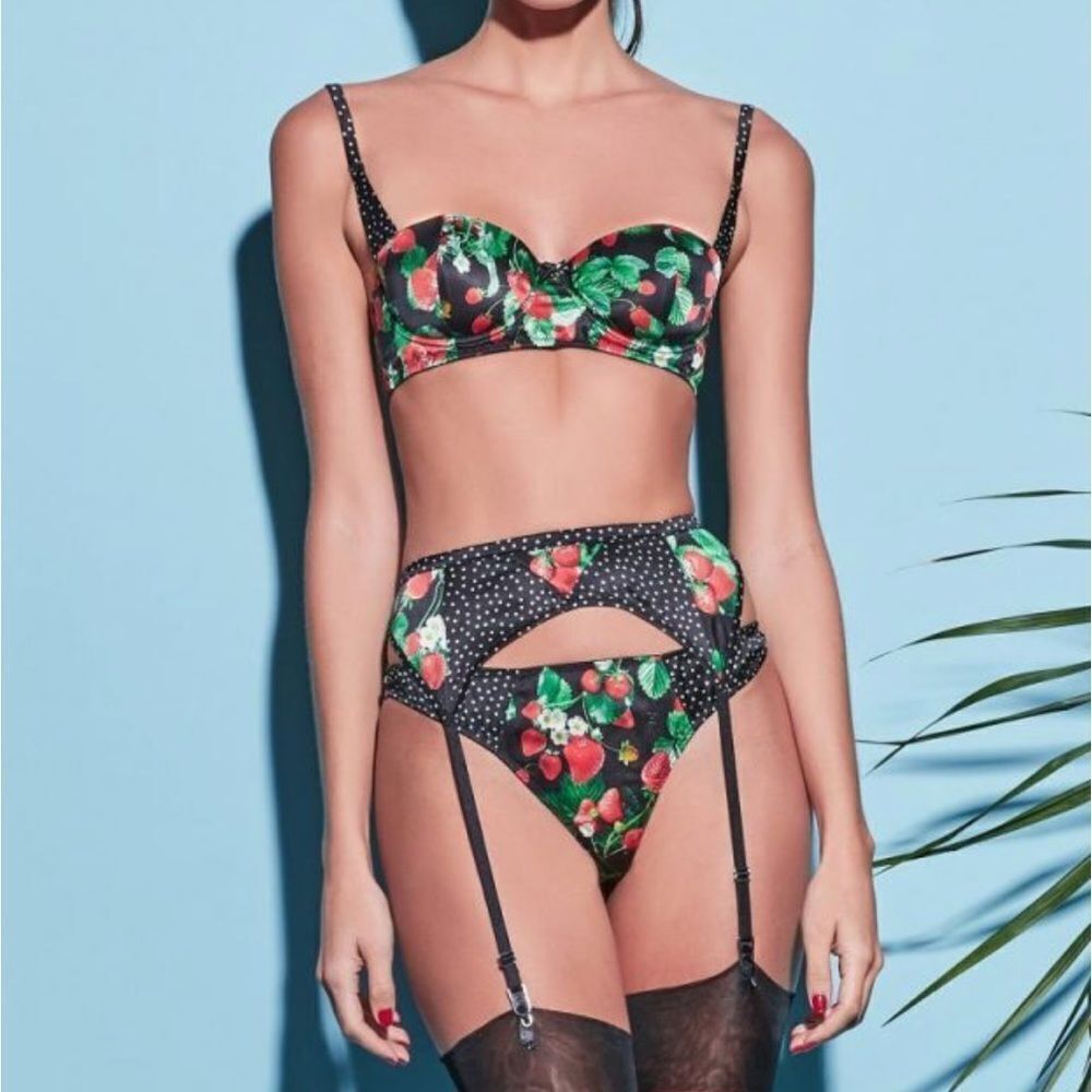 Fleur du Mal Black Strawberry Print Garter Belt. Size XS (1). New with Tag NWT